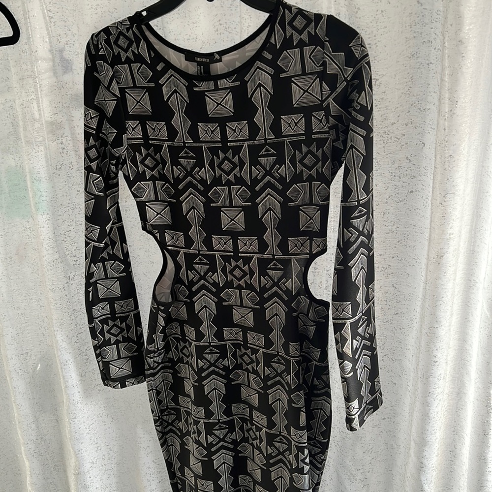 Long sleeve midi dress black & white design